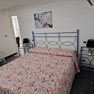 la-casa-minou.hotelitalianriviera.com/