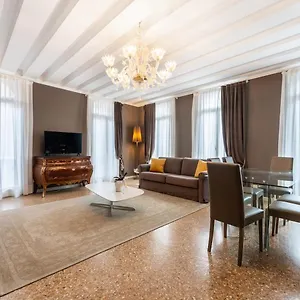 san-teodoro-palace-luxury-apartments.hotelinveneto.com/